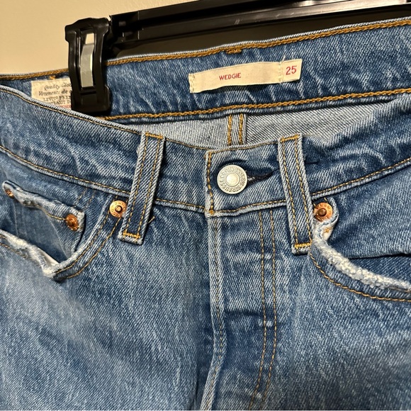 LEVI’S Iconic Wedgie Jean Medium Denim - Picture 2 of 6